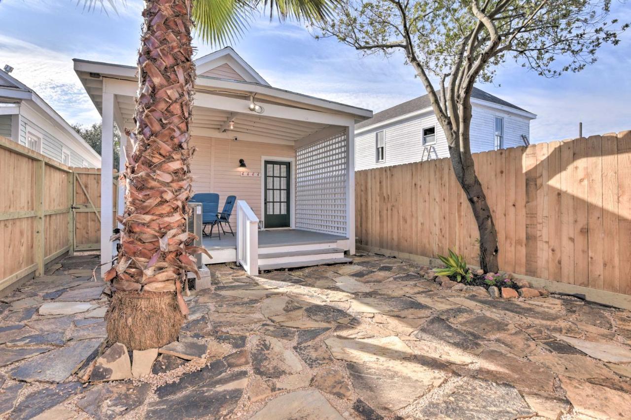 Bright Galveston Cottage Close To Beach And Strand Zewnętrze zdjęcie